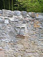 Avignonet-Lauragais, Stele discoidale sur un mur (2)